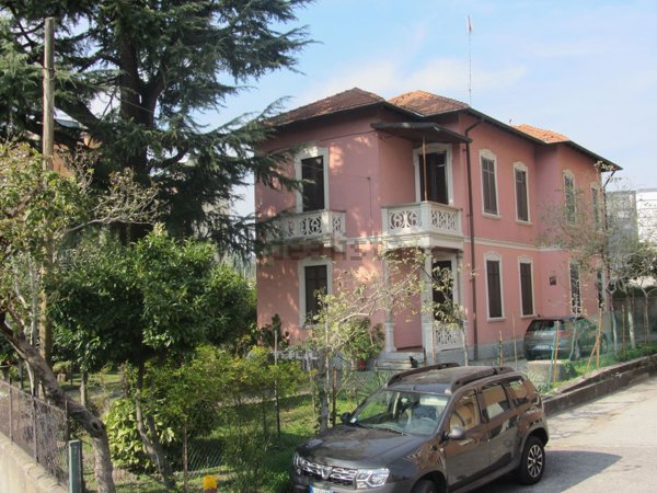 casa indipendente in affitto a Sesto Calende