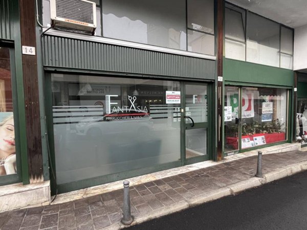 negozio in affitto a Sesto Calende