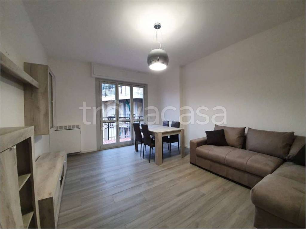 appartamento in affitto a Sesto Calende