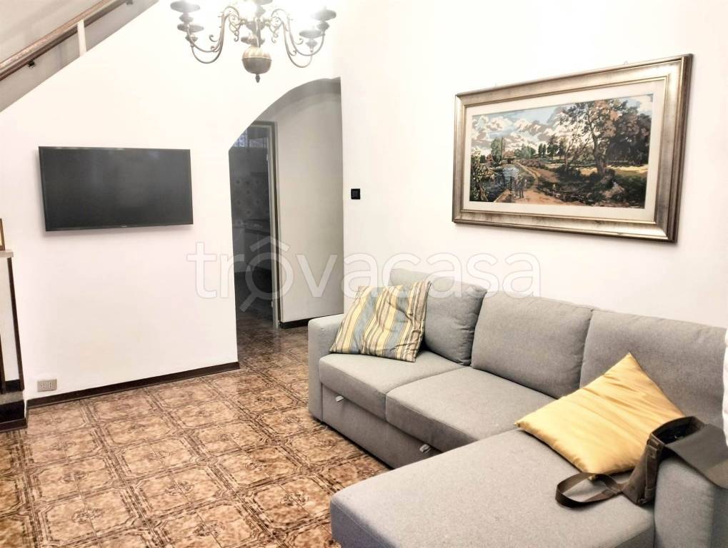 appartamento in affitto a Sesto Calende in zona Sant'Anna