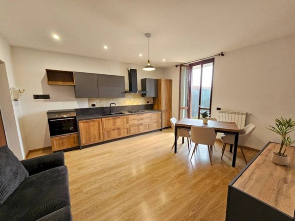 appartamento in affitto a Sesto Calende in zona Oneda