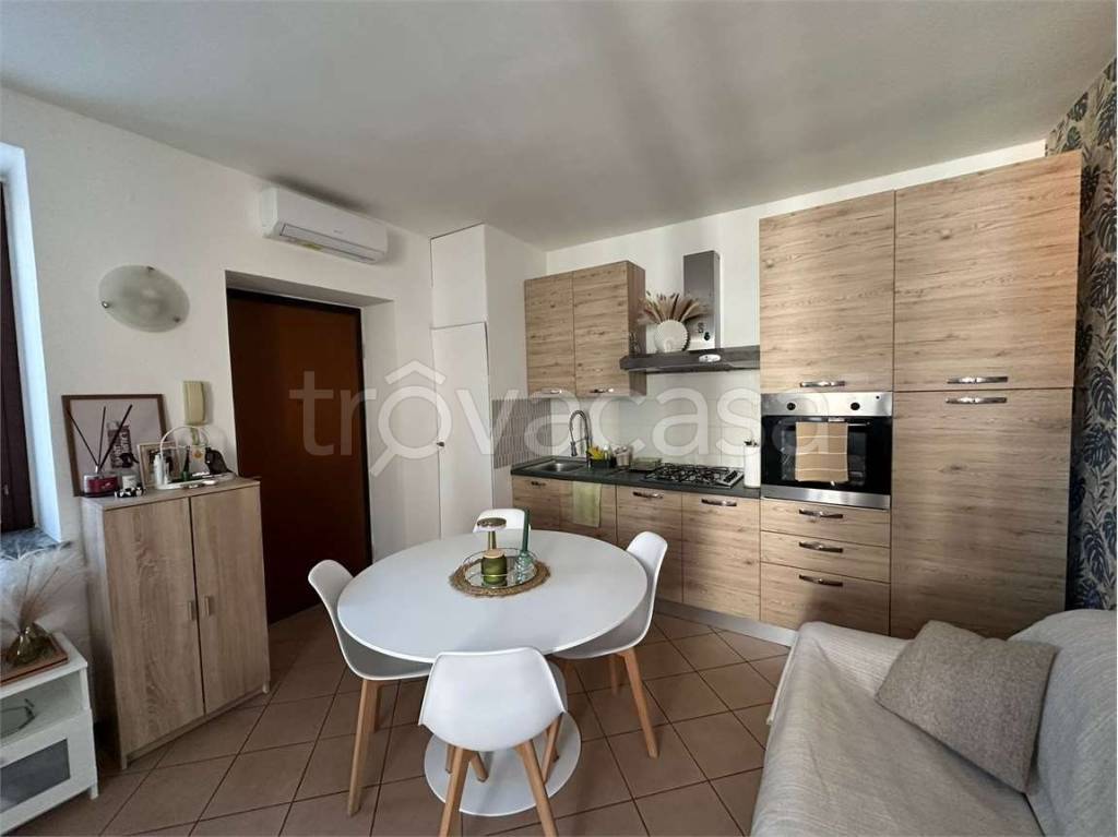 appartamento in affitto a Sesto Calende