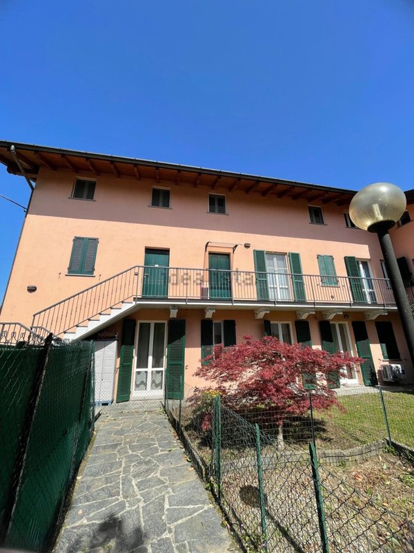 appartamento in affitto a Sesto Calende in zona Lisanza