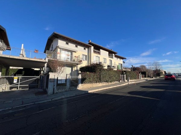 appartamento in affitto a Sesto Calende