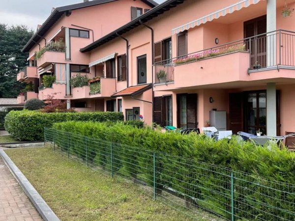 appartamento in affitto a Sesto Calende