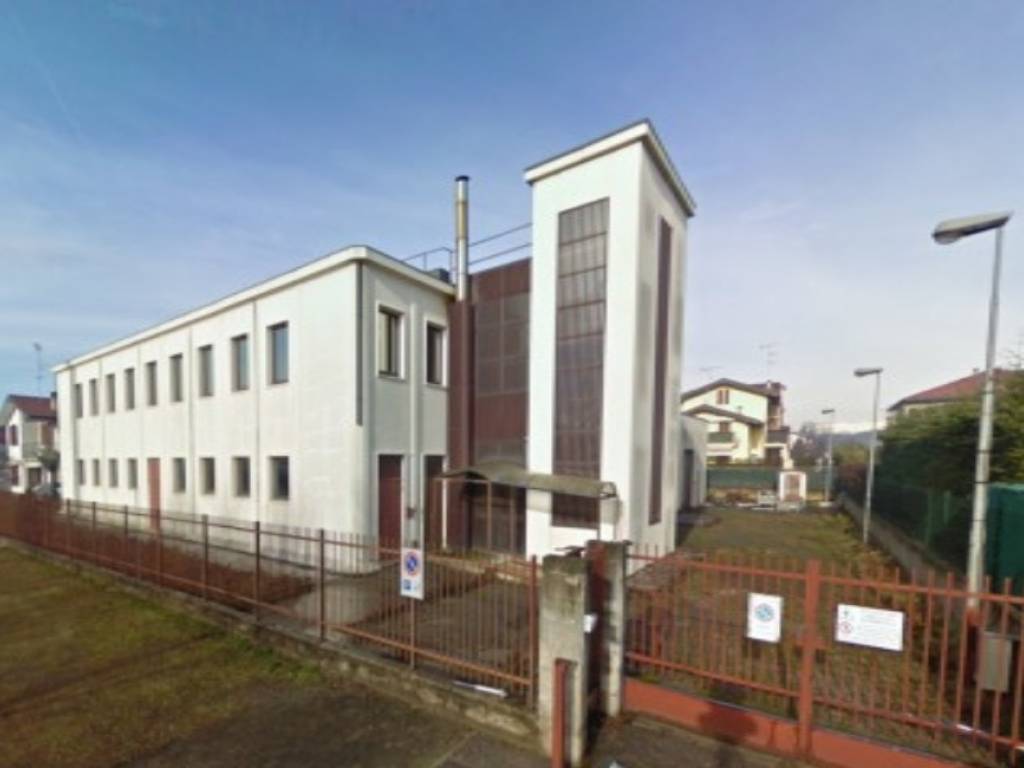 locale commerciale in affitto a Sesto Calende