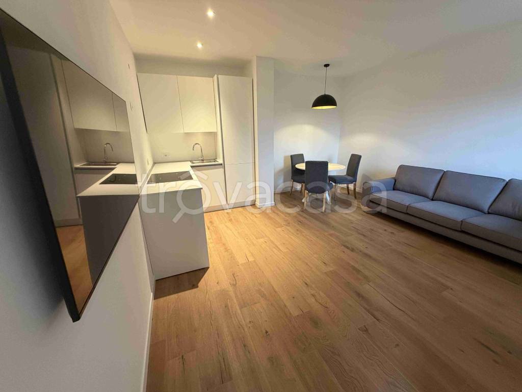 appartamento in affitto a Sesto Calende