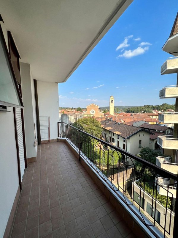 appartamento in affitto a Sesto Calende