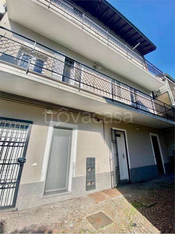 appartamento in affitto a Sesto Calende