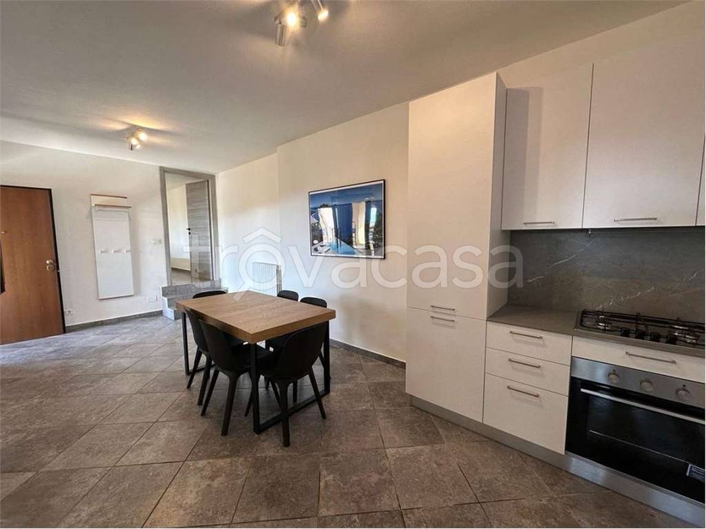 appartamento in affitto a Sesto Calende