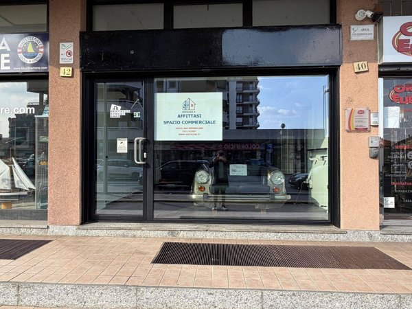negozio in affitto a Sesto Calende
