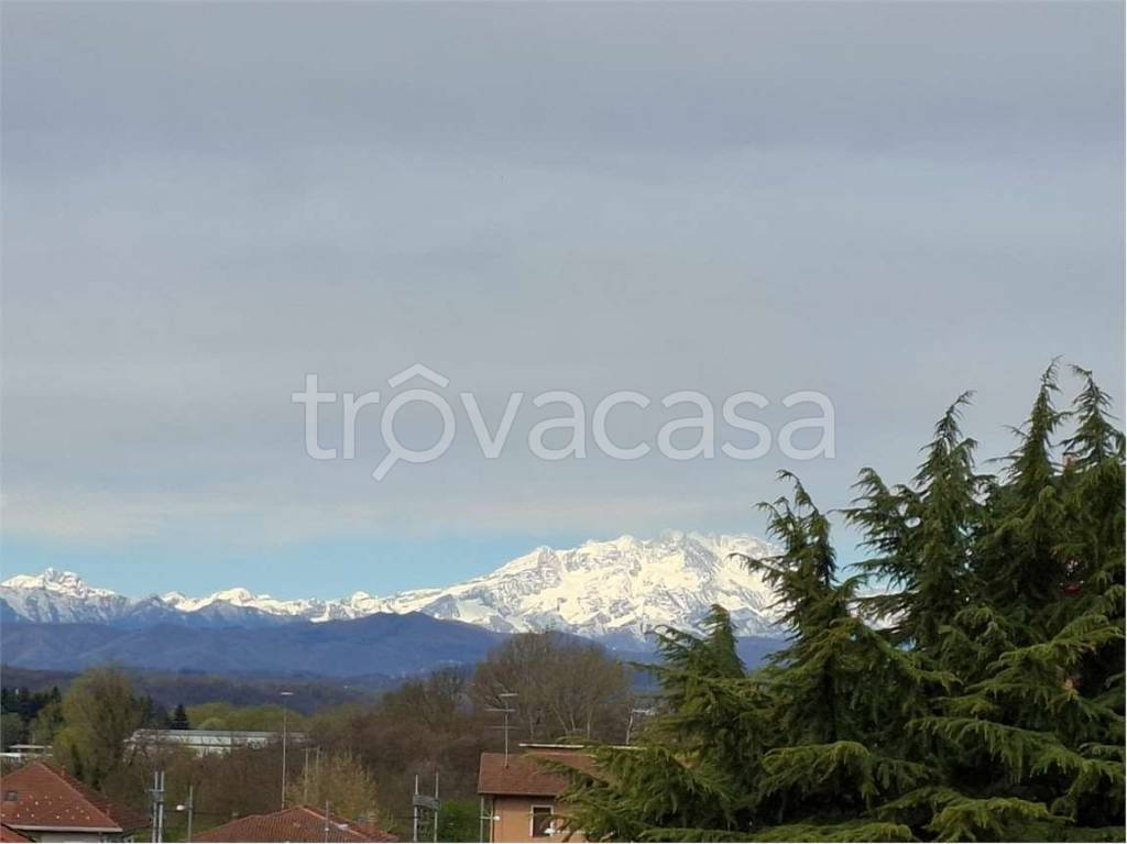 appartamento in affitto a Sesto Calende