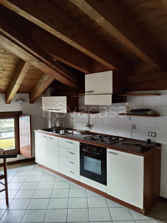 appartamento in affitto a Sesto Calende in zona Sant'Anna