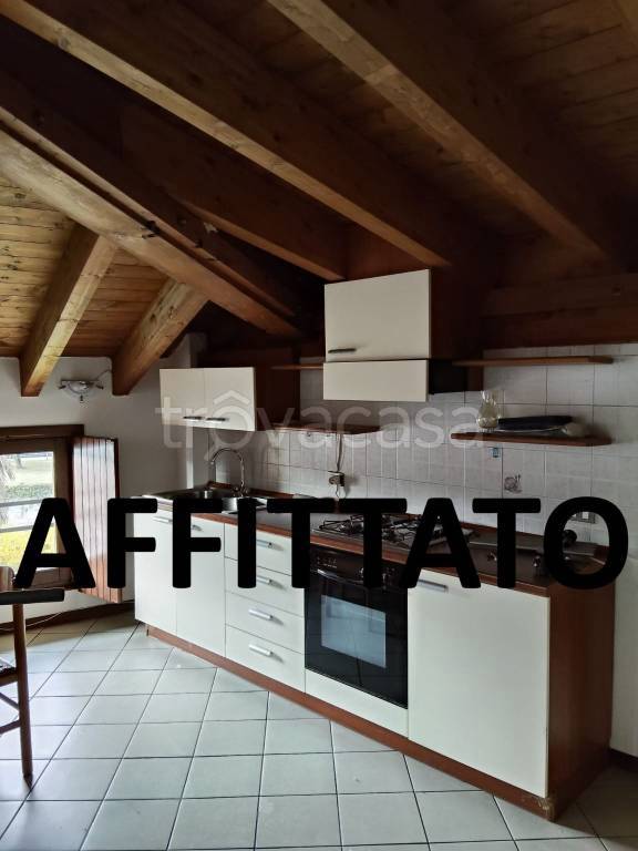 appartamento in affitto a Sesto Calende in zona Sant'Anna