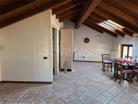 appartamento in affitto a Sesto Calende