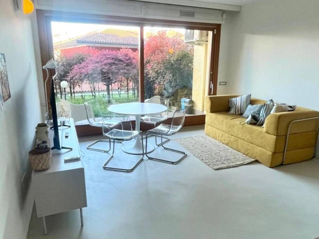 appartamento in affitto a Sesto Calende