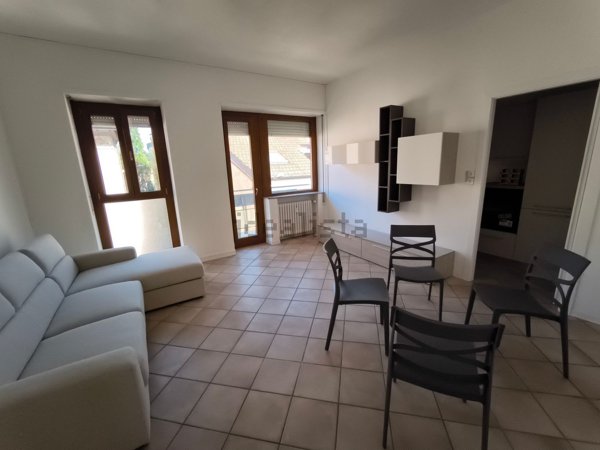 appartamento in affitto a Sesto Calende