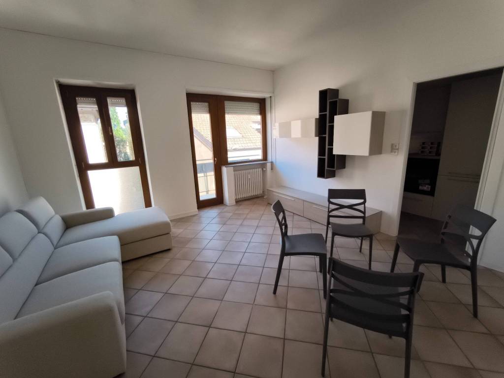 appartamento in affitto a Sesto Calende