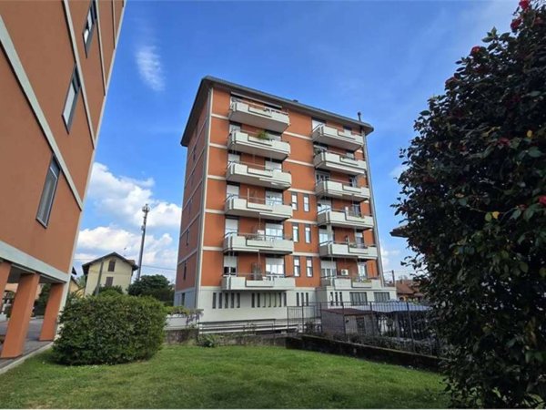 appartamento in affitto a Sesto Calende