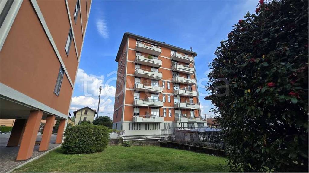 appartamento in affitto a Sesto Calende