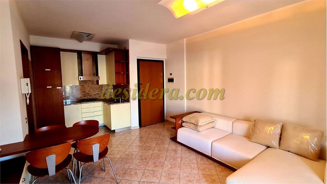 appartamento in affitto a Sesto Calende