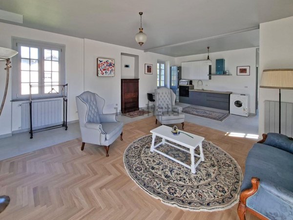 appartamento in affitto a Sesto Calende in zona Lisanza