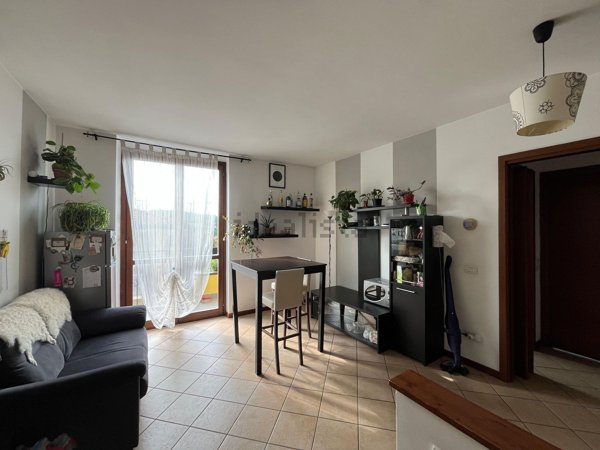 appartamento in affitto a Sesto Calende