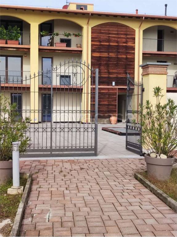 appartamento in affitto a Sesto Calende