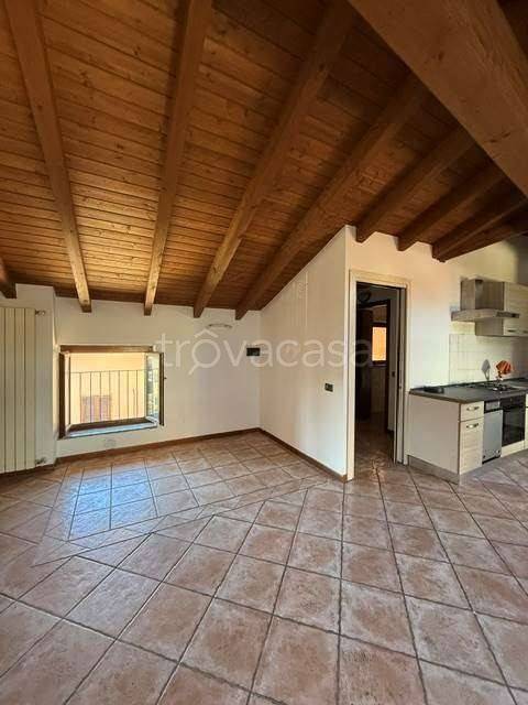 appartamento in affitto a Sesto Calende