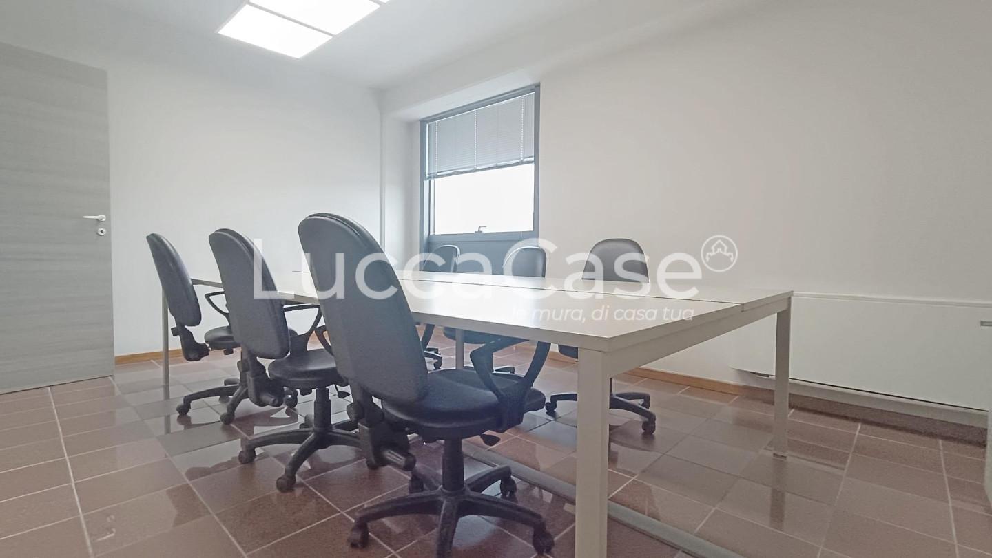 ufficio in affitto a Sesto Calende in zona Sant'Anna