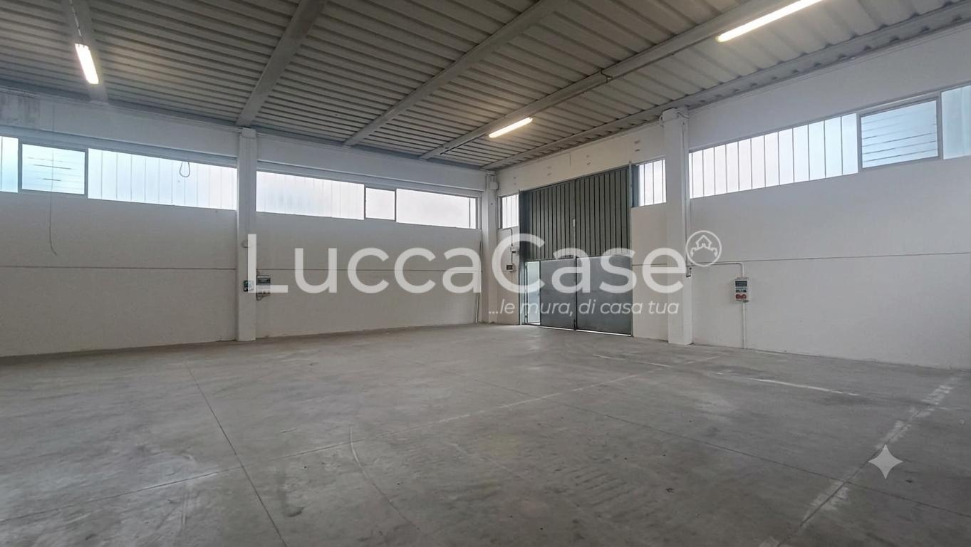 ufficio in affitto a Sesto Calende in zona Sant'Anna