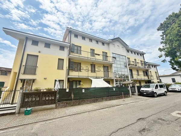 appartamento in affitto a Sesto Calende