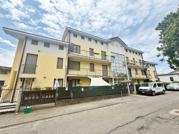 appartamento in affitto a Sesto Calende