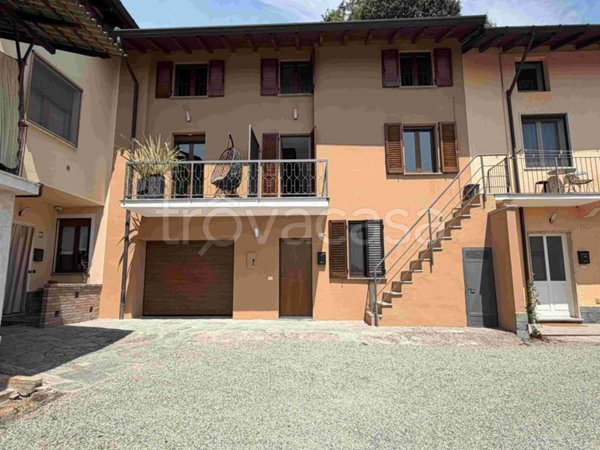 appartamento in affitto a Sesto Calende in zona Lisanza
