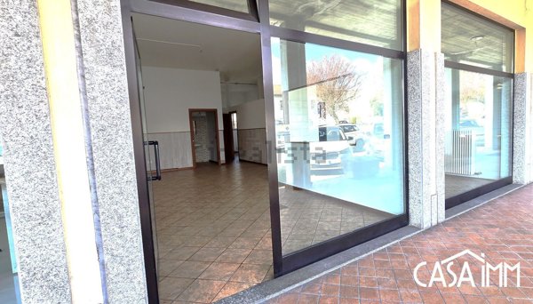 negozio in affitto a Sesto Calende