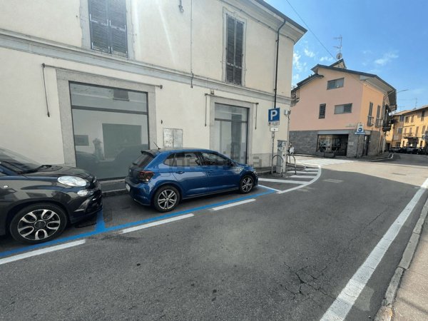 locale commerciale in affitto a Sesto Calende