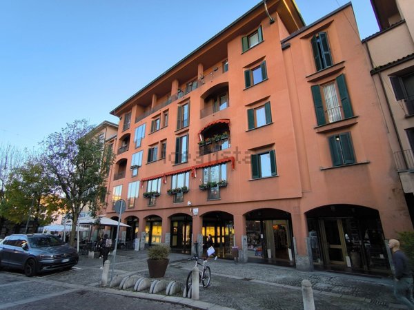 appartamento in affitto a Sesto Calende