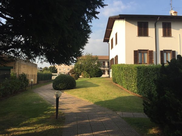appartamento in affitto a Sesto Calende