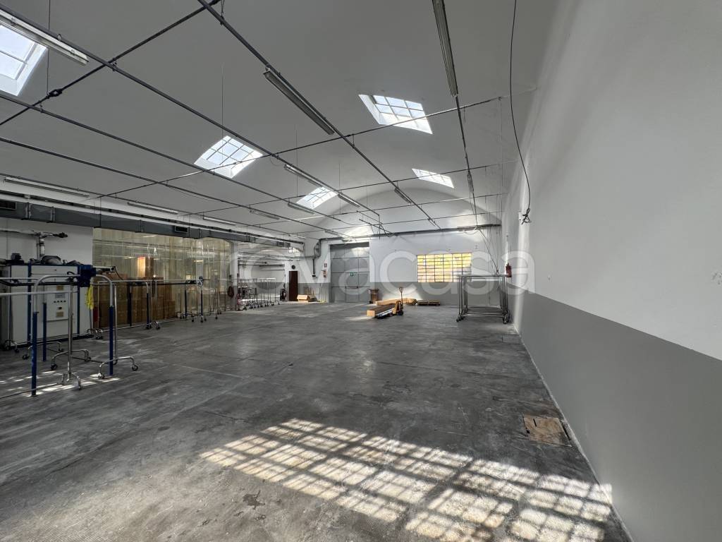locale commerciale in affitto a Somma Lombardo