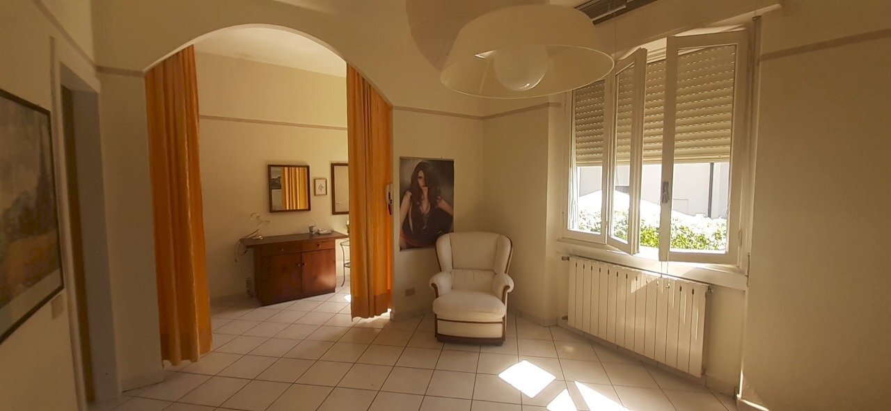 locale commerciale in affitto a Somma Lombardo