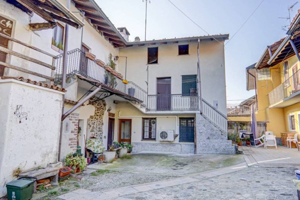 appartamento in affitto a Somma Lombardo in zona Coarezza