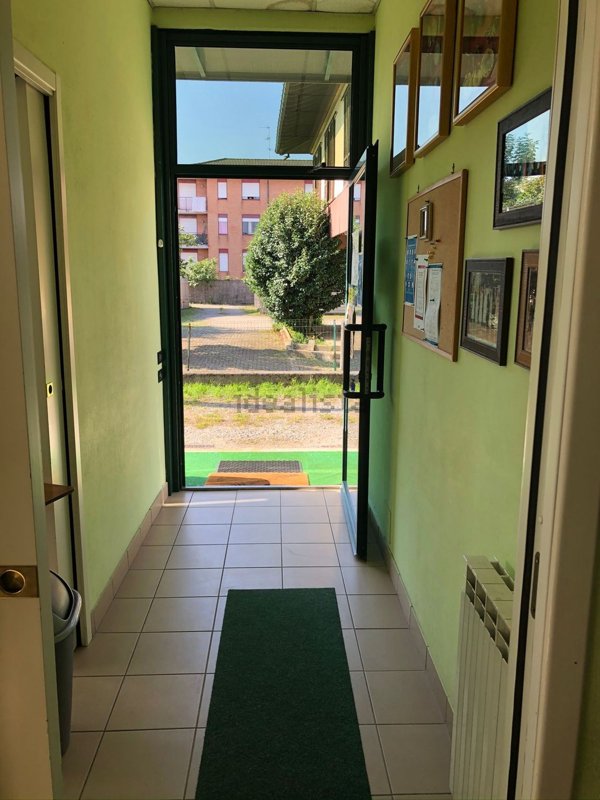 locale commerciale in affitto a Somma Lombardo