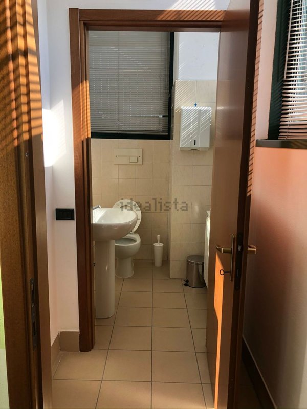 locale commerciale in affitto a Somma Lombardo