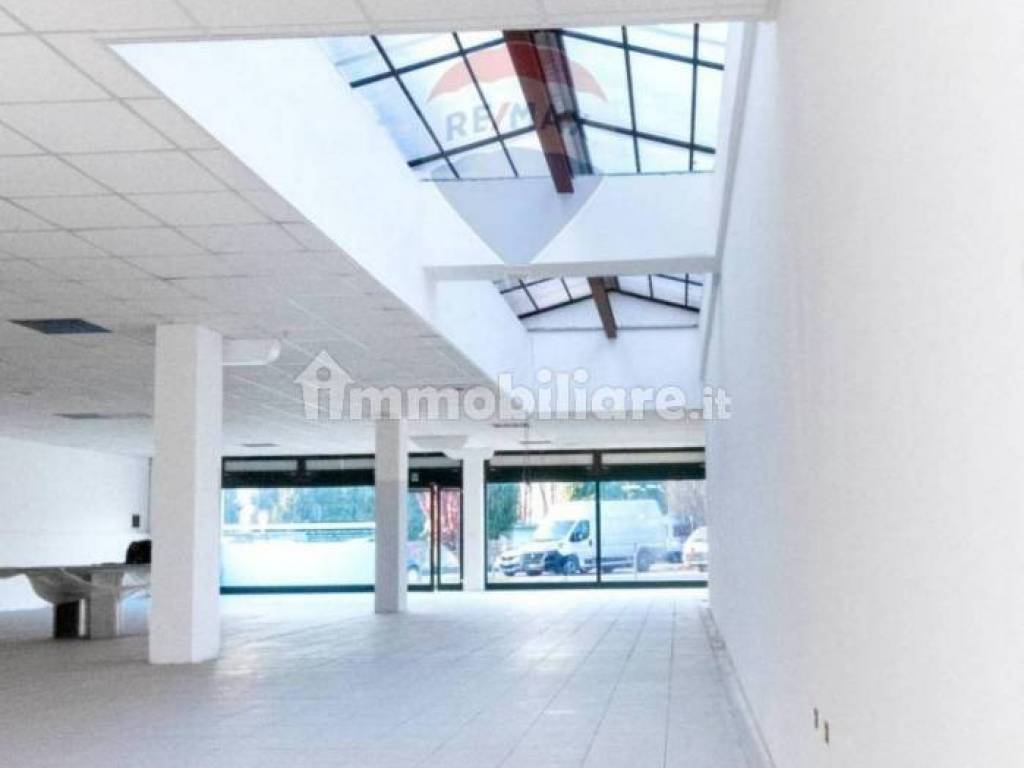 negozio in affitto a Somma Lombardo