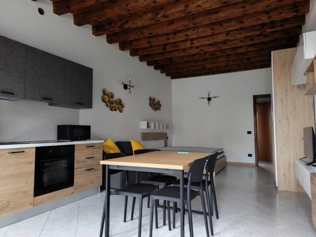 appartamento in affitto a Somma Lombardo in zona Maddalena