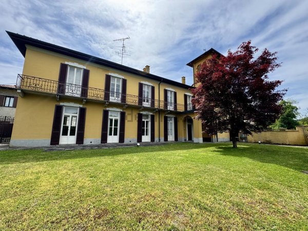 appartamento in affitto a Somma Lombardo in zona Coarezza