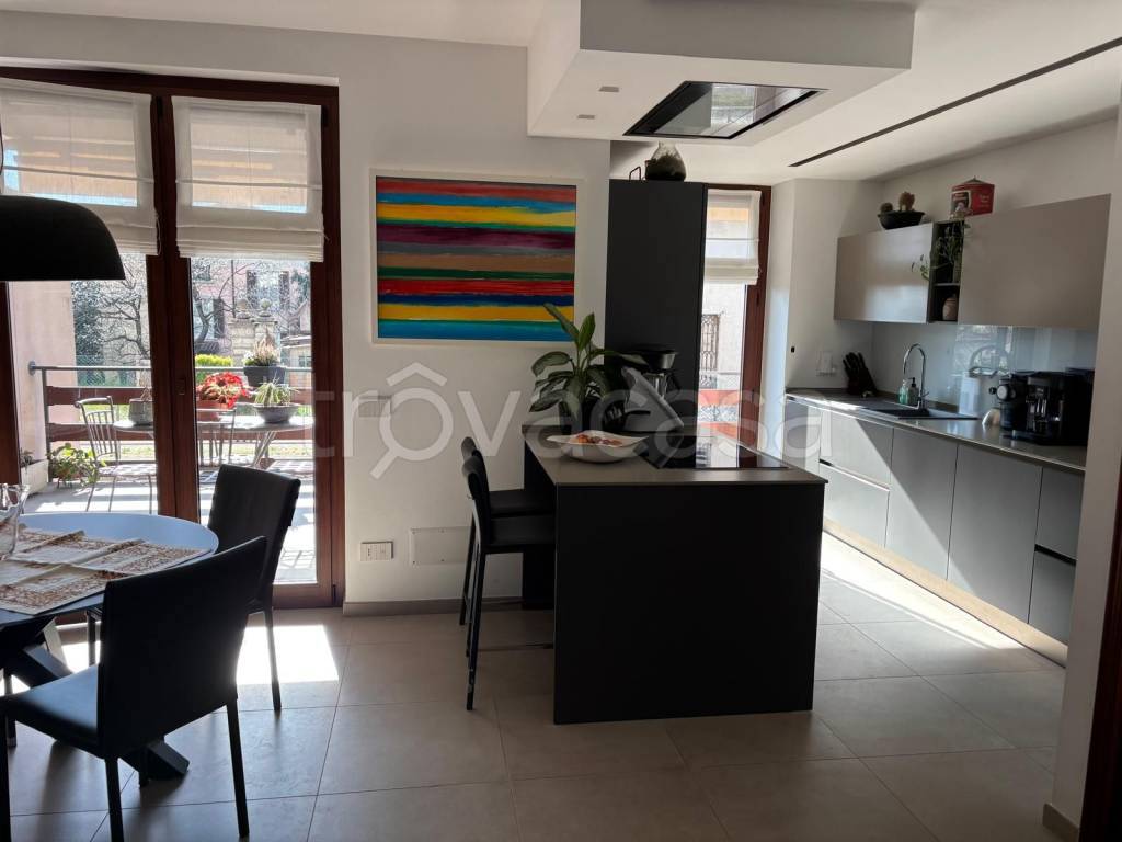 appartamento in affitto a Sumirago in zona Caidate