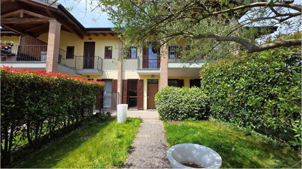 casa indipendente in affitto a Ternate