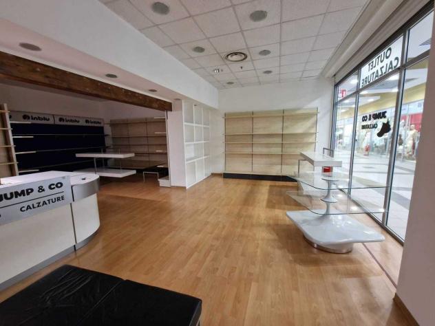 negozio in affitto a Tradate