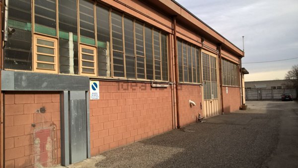 capannone in affitto a Tradate